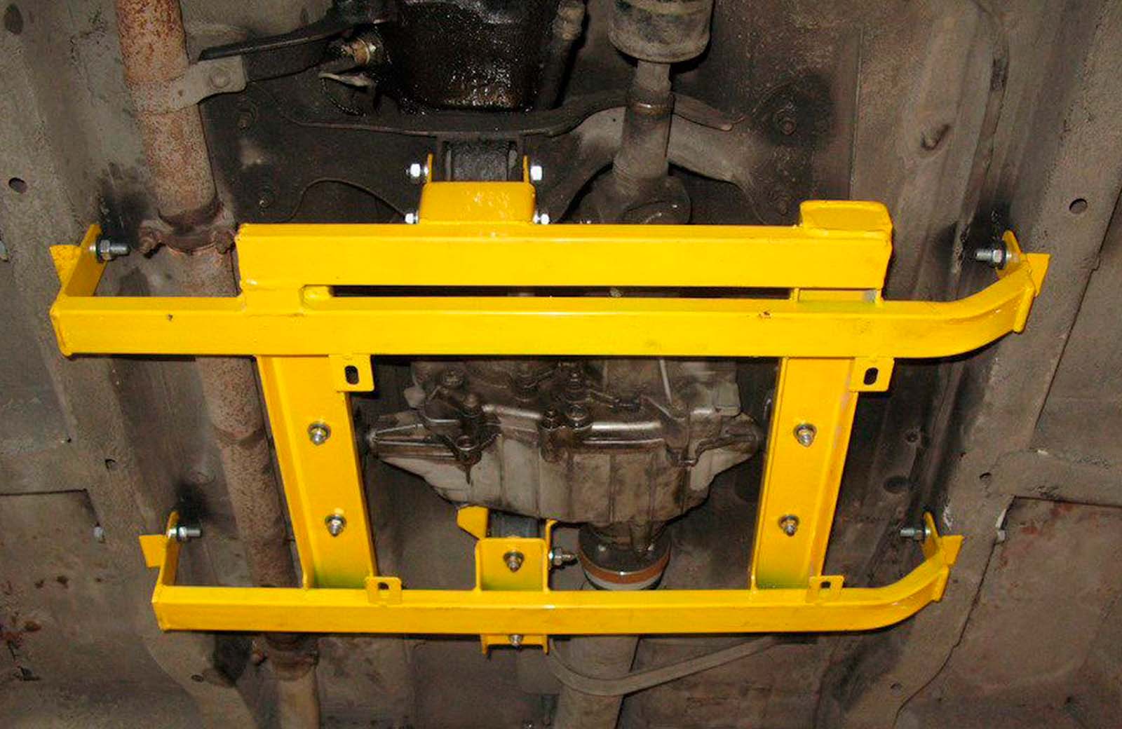 Подрамник раздатка комплект за ЛАДА НИВА